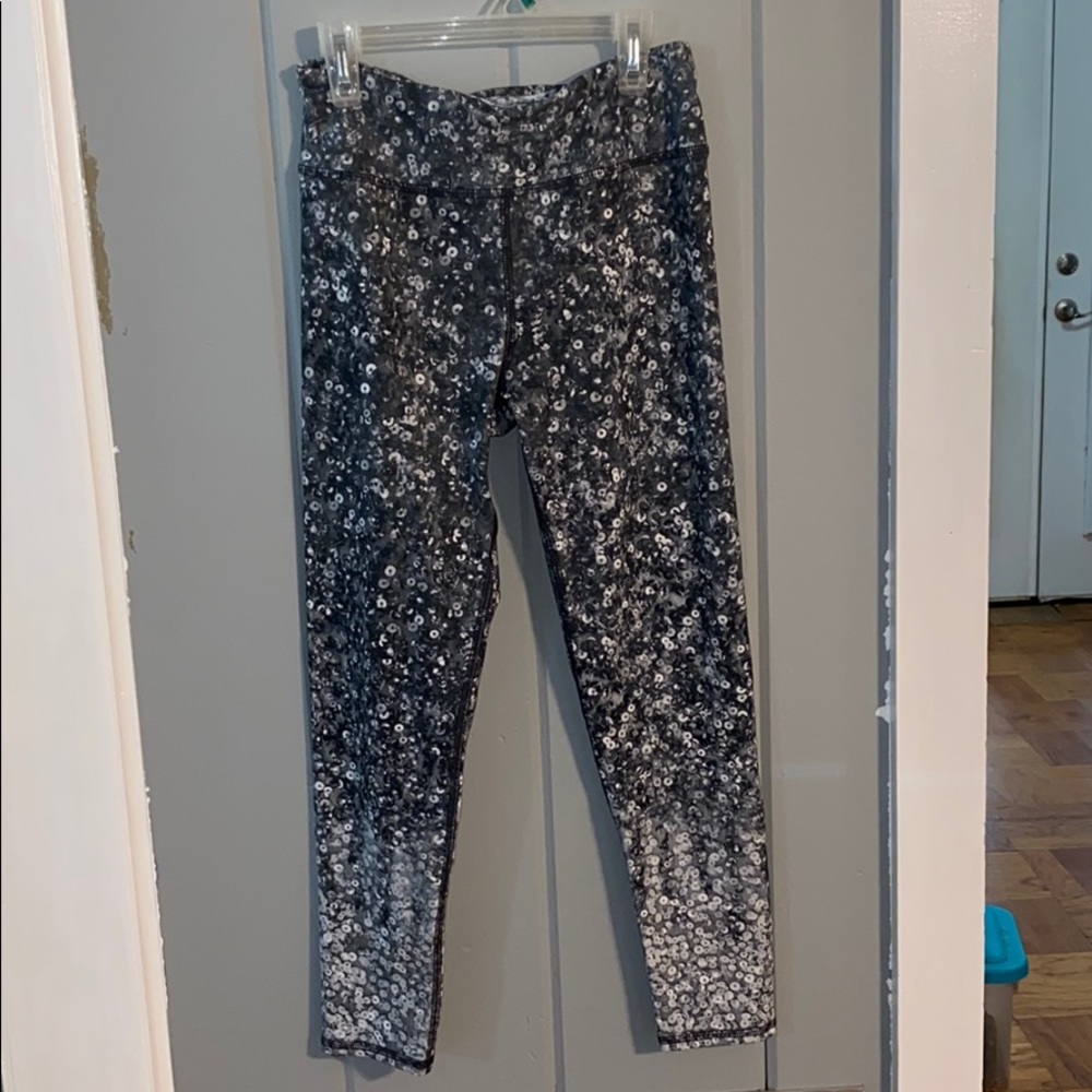 Gray leggings with sequin design